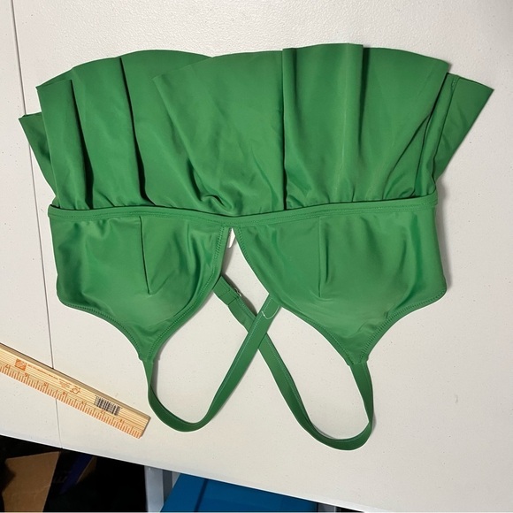 Cupshe Zoe Green Ruffle Crisscross Plus Size Bikini Top 1X D2 - Picture 6 of 6